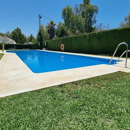 別荘 3-Bedroom House With A Private Sunny Garden And Community Pool In Marbella Near Puerto Banus マルベーリャ