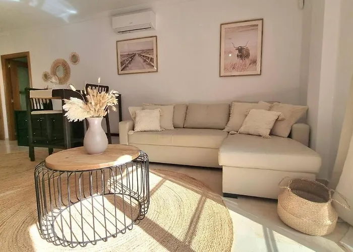 3-Bedroom House With A Private Sunny Garden And Community Pool In Marbella Near Puerto Banus *