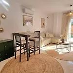 3-Bedroom House With A Private Sunny Garden And Community Pool In Marbella Near Puerto Banus Nyaraló *