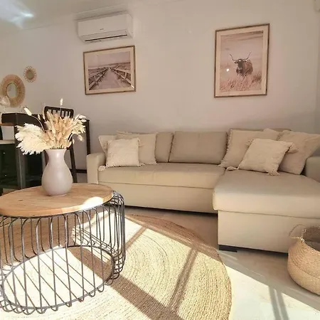 3-bedroom House With A Private Sunny Garden And Community Pool In Near Puerto Banus *