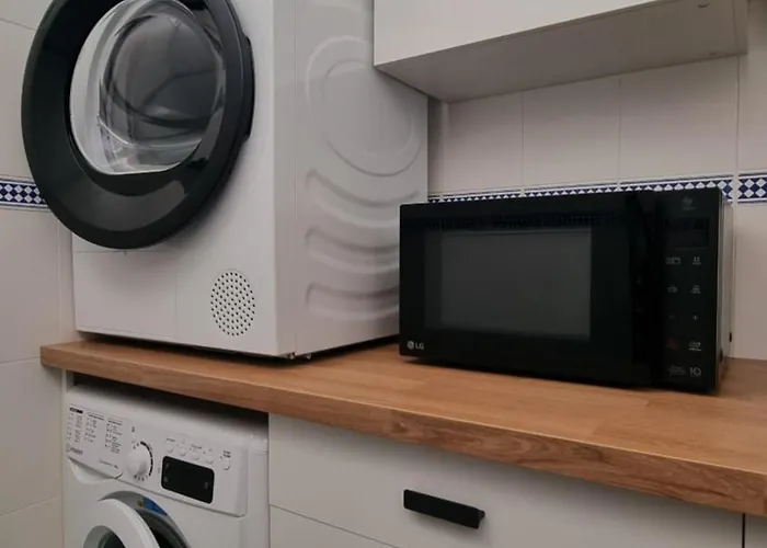 3-Bedroom House With A Private Sunny Garden And Community Pool In Marbella Near Puerto Banus 펜션