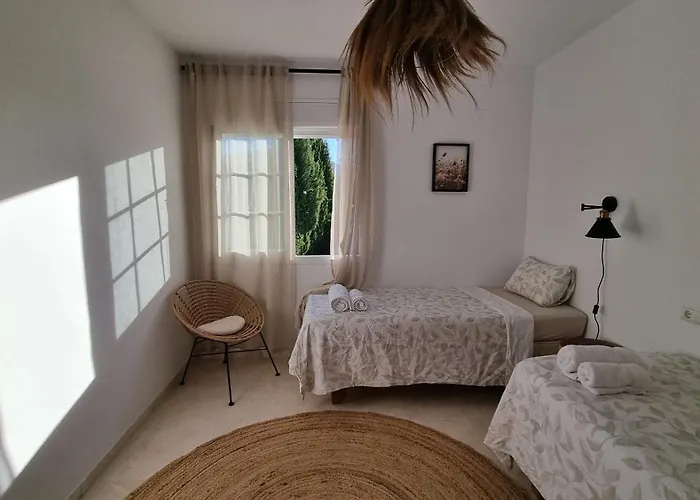 펜션 3-Bedroom House With A Private Sunny Garden And Community Pool In Marbella Near Puerto Banus *