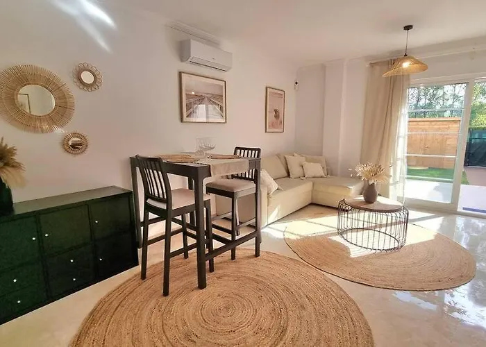 3-Bedroom House With A Private Sunny Garden And Community Pool In Marbella Near Puerto Banus 펜션 *