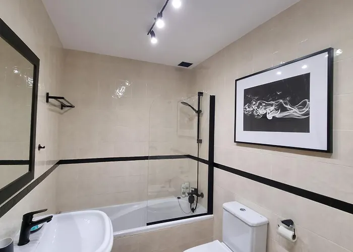 3-Bedroom House With A Private Sunny Garden And Community Pool In Marbella Near Puerto Banus 마르베야