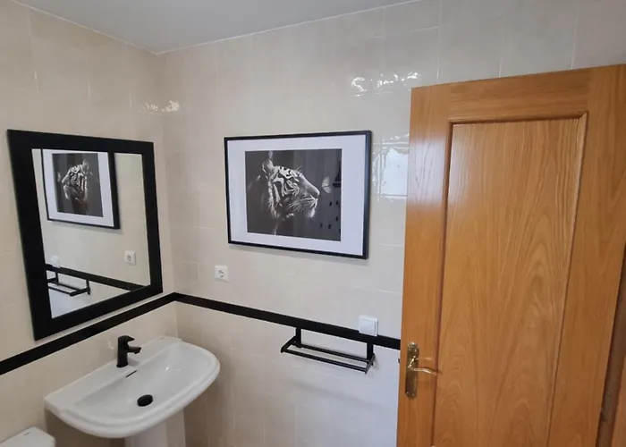 3-Bedroom House With A Private Sunny Garden And Community Pool In Marbella Near Puerto Banus 度假居 马尔韦利亚