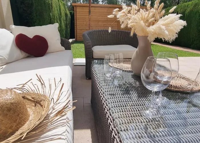 펜션 3-Bedroom House With A Private Sunny Garden And Community Pool In Marbella Near Puerto Banus *