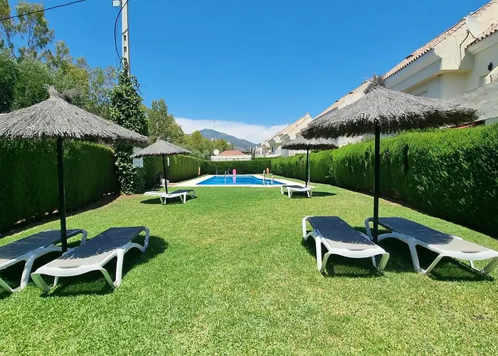 3-Bedroom House With A Private Sunny Garden And Community Pool In Marbella Near Puerto Banus 度假居 马尔韦利亚
