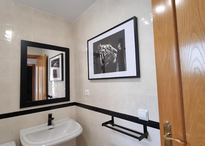 3-Bedroom House With A Private Sunny Garden And Community Pool In Marbella Near Puerto Banus 度假居 马尔韦利亚